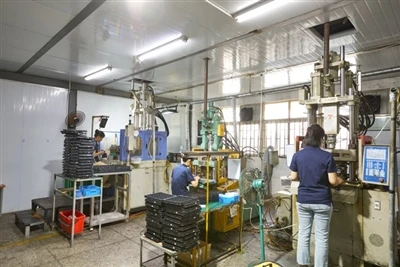 Iesmidzināšanas formas vadības ierīces atvēršana un aizvēršana